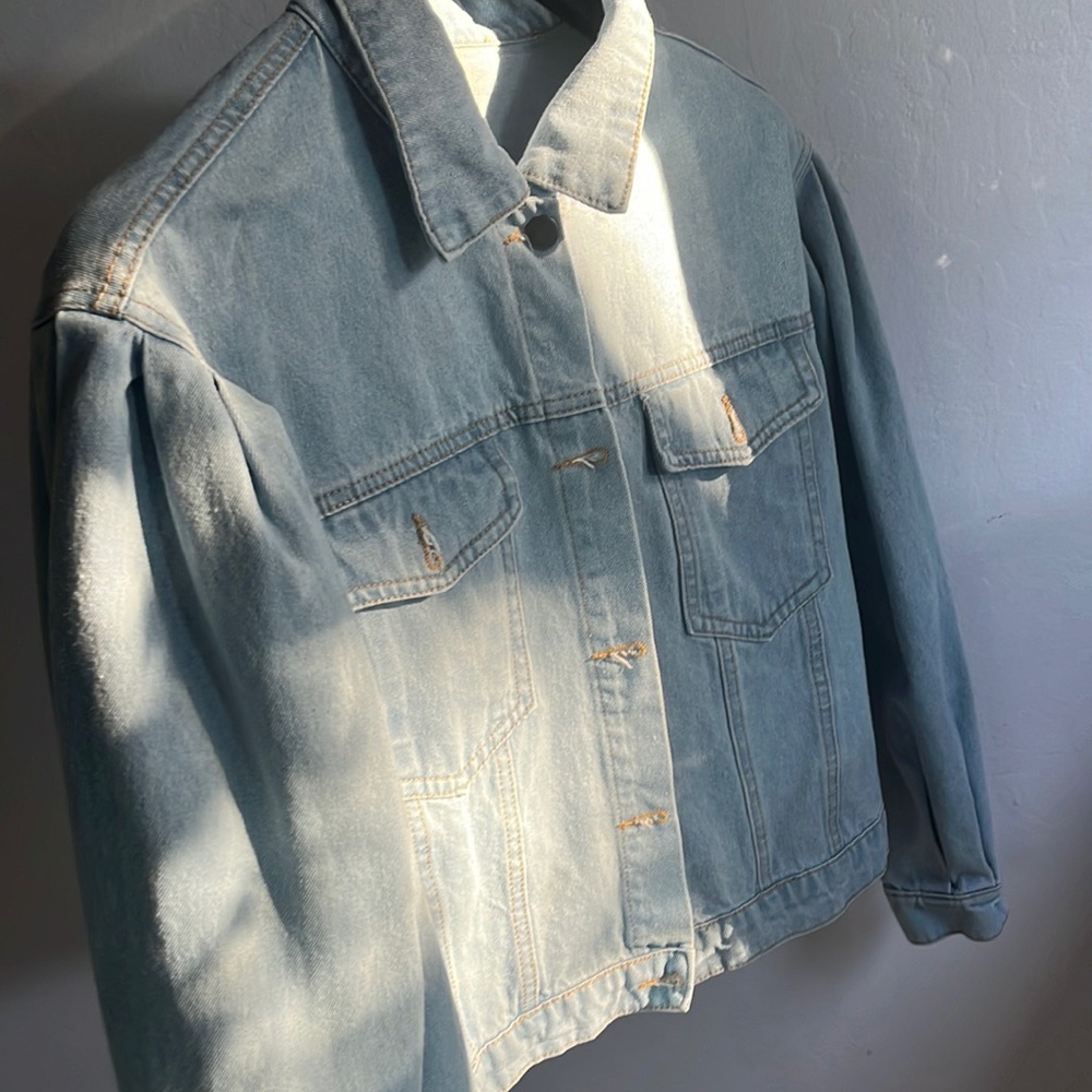 Cute sheik denim jacket!